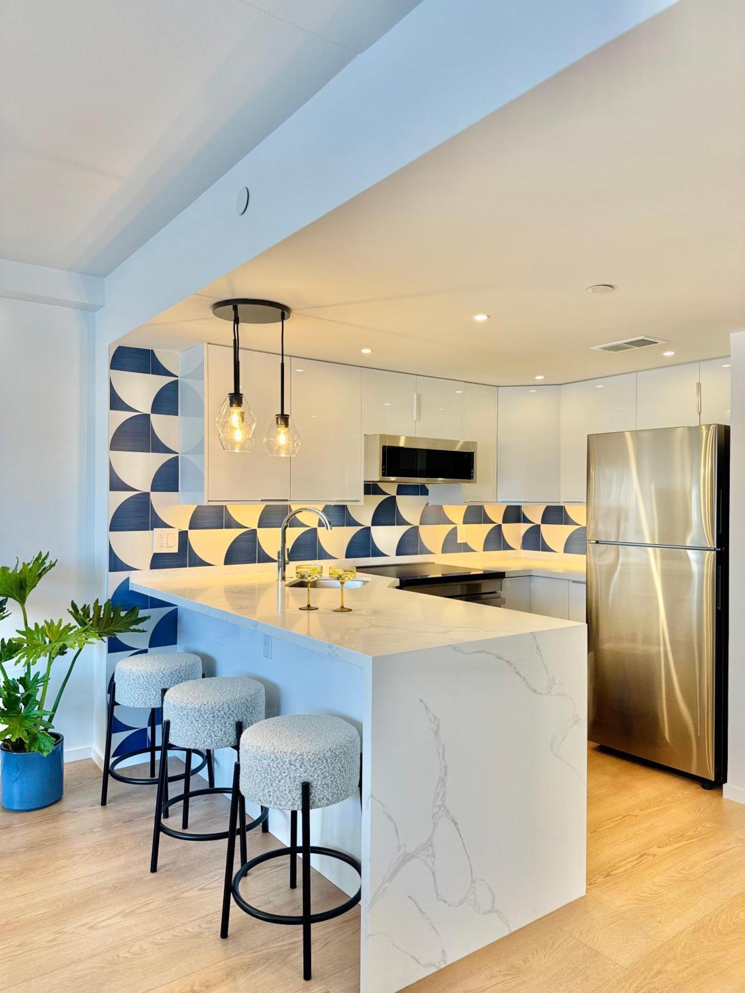 Panoramic Oceanview Resort - Full Kitchen In Each Room, 2 Swimming Pools, Onsite Restaurants, Fireworks Every Friday Гонолулу Экстерьер фото